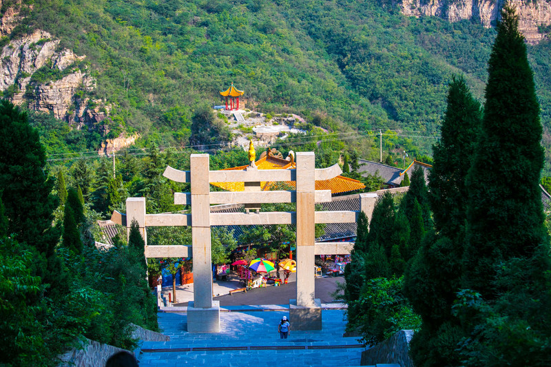 河南济源周末游,住在第一洞天「王屋山」里,看五龙口肥猴