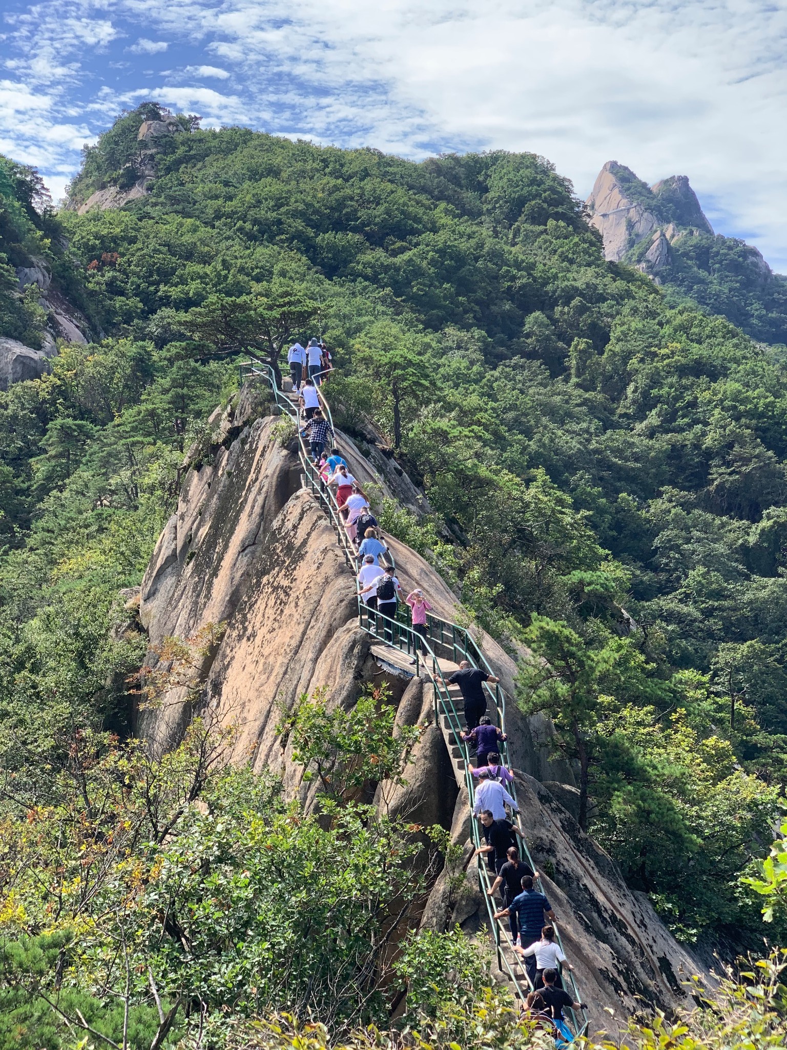 金秋时节大连吃海鲜,丹东爬凤凰山,丹东自助游攻略