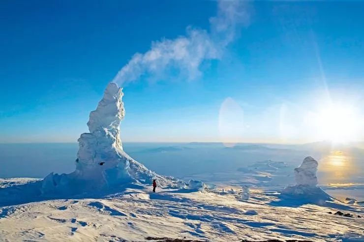 南极的活火山会喷发冰晶,南极的 埃里伯斯火山(mounterebus),是世界