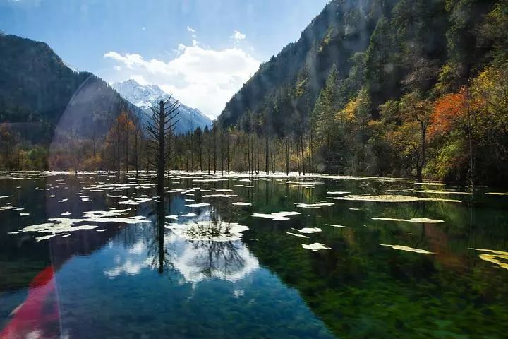 娜姆湖 娜姆湖是毕棚沟冬季滑冰,滑雪的好去处,沿着栈道步行就可以从