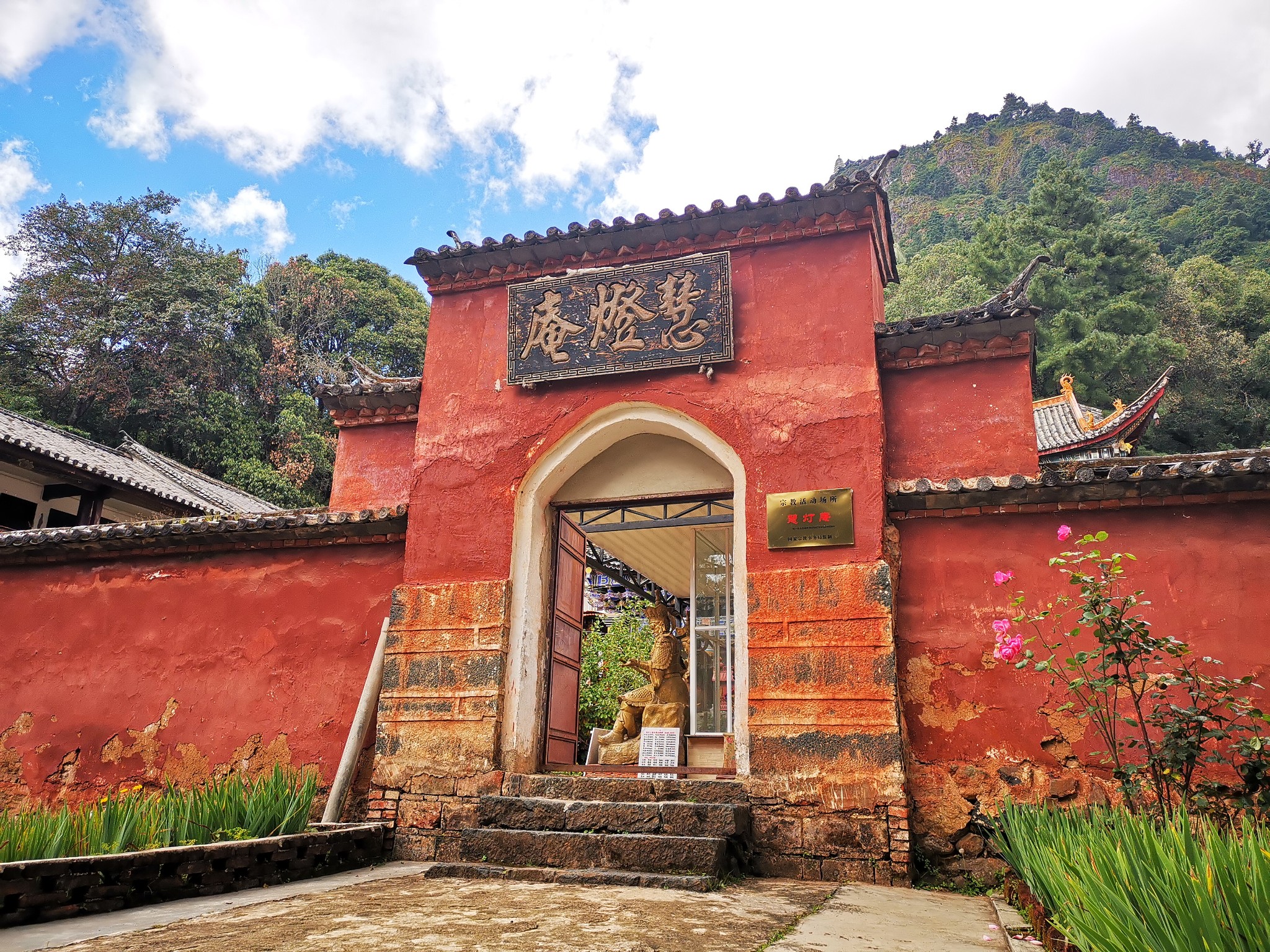 1,鸡足山景区内的寺庙众多,我2日徒步游玩了19个寺院,已经累得不行