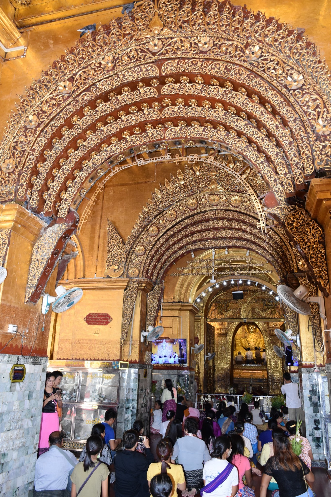 mahamuni buddha temple    