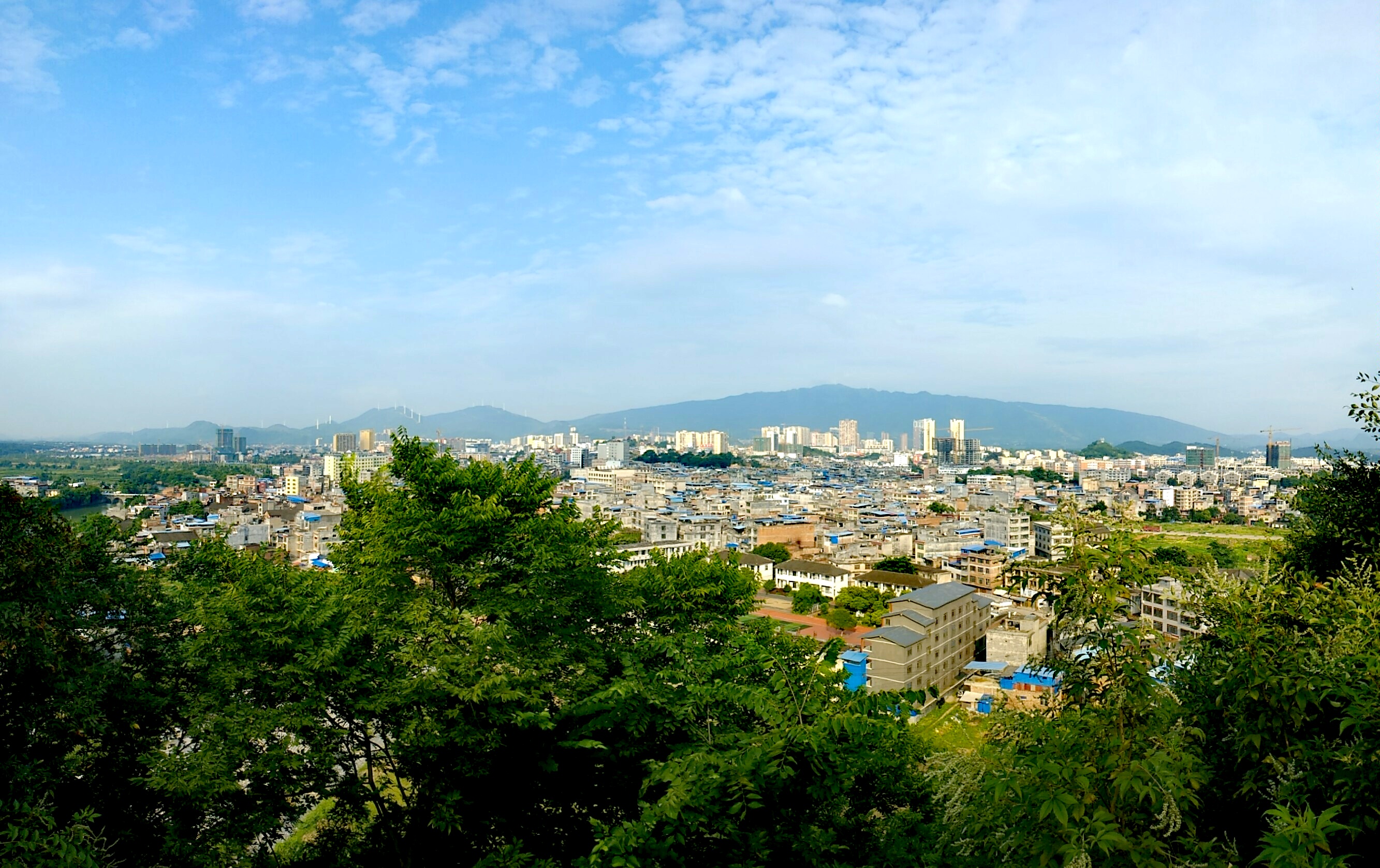 地址:湖南省永州市江华瑶族自治县37         张