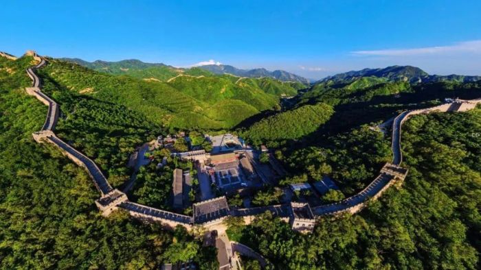 1,八达岭长城什么季节去比较合适?景色最好