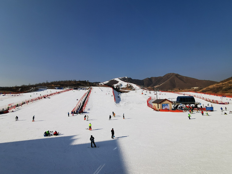 温泉滑雪元旦早知有七山何必去崇礼冬奥会雪场七山滑雪养生温泉2日游