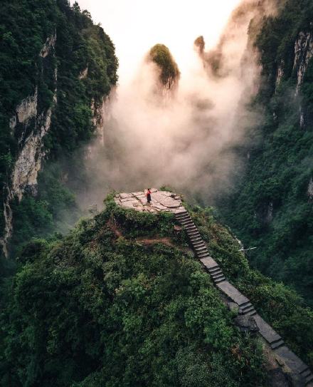 建议游玩时间:3-5天,张家界景点较多,游玩时间一般3~4天就可以了;2.