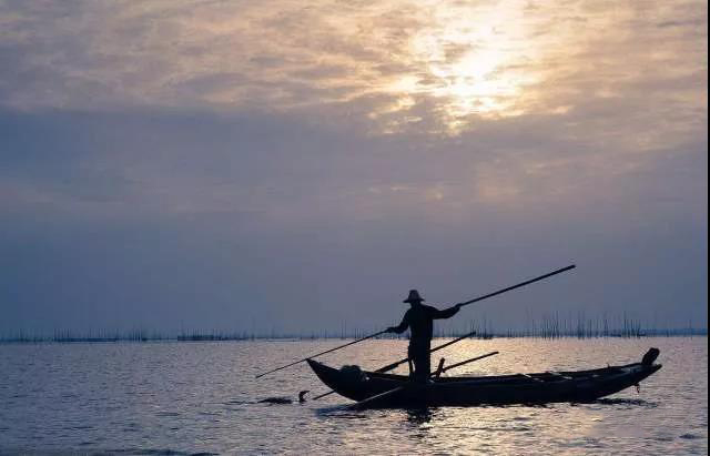 古人所述"潇湘八景"中的"洞庭秋月,远浦归帆,渔村夕照"等,都是东