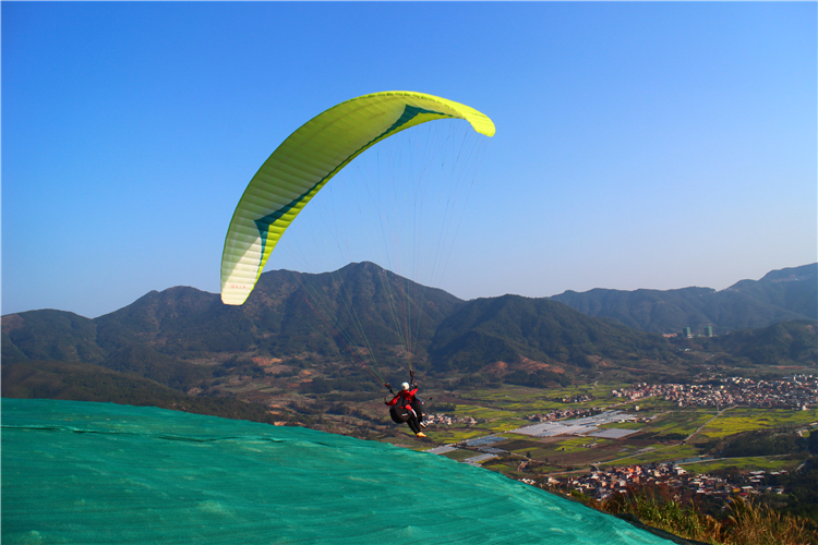 福建漳州长泰滑翔伞基地赠送gopro高清摄像十里蓝山厦门一日游