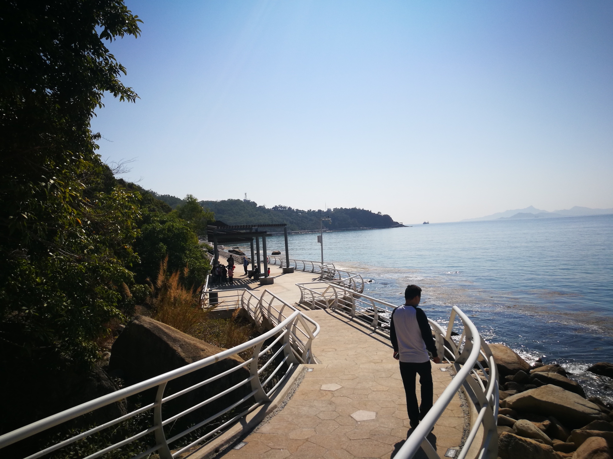 小梅沙海滨栈道最东背仔角段,碧海蓝天,风景着实超赞!