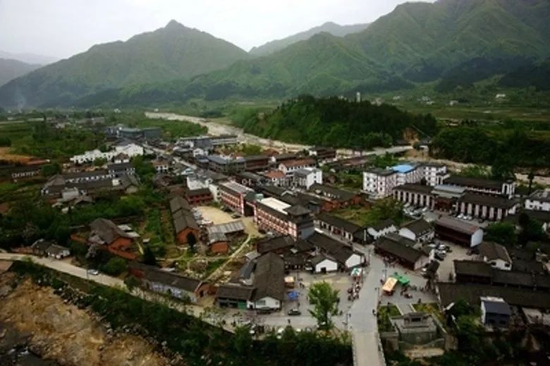 华阳古镇是位于陕西省汉中市华阳镇的旅游景区,始于秦晋,是历史上有