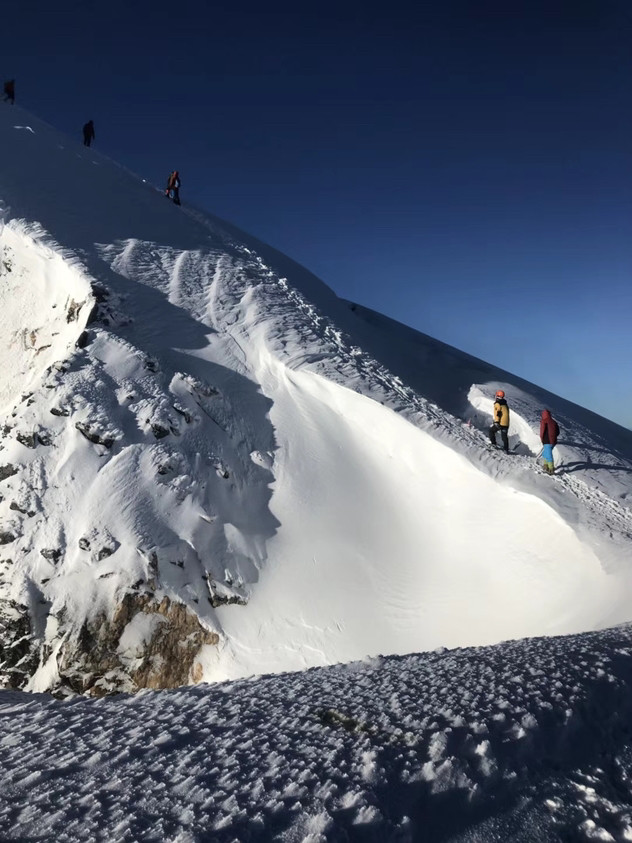 哈巴雪山什么时候去最好,自己一个人可以去吗