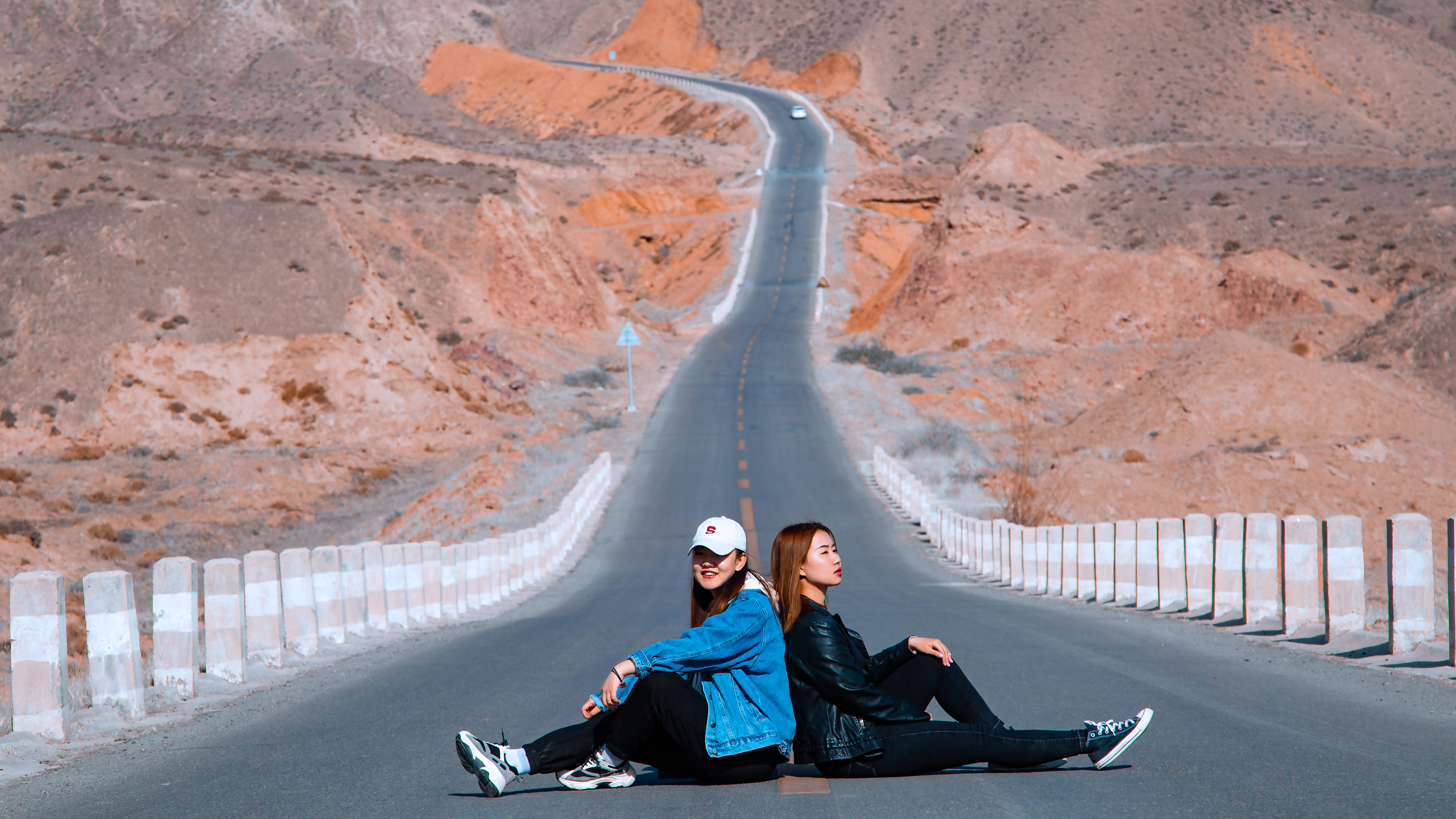 宁夏银川网红线路体验2日游(2-6人团/网红66号公路/高端车型/赠送头巾