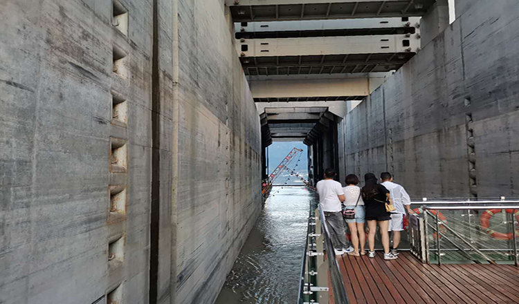 葛洲坝船闸 三峡大坝升船机一日游-组合中餐厅游轮产品-乘船过两坝