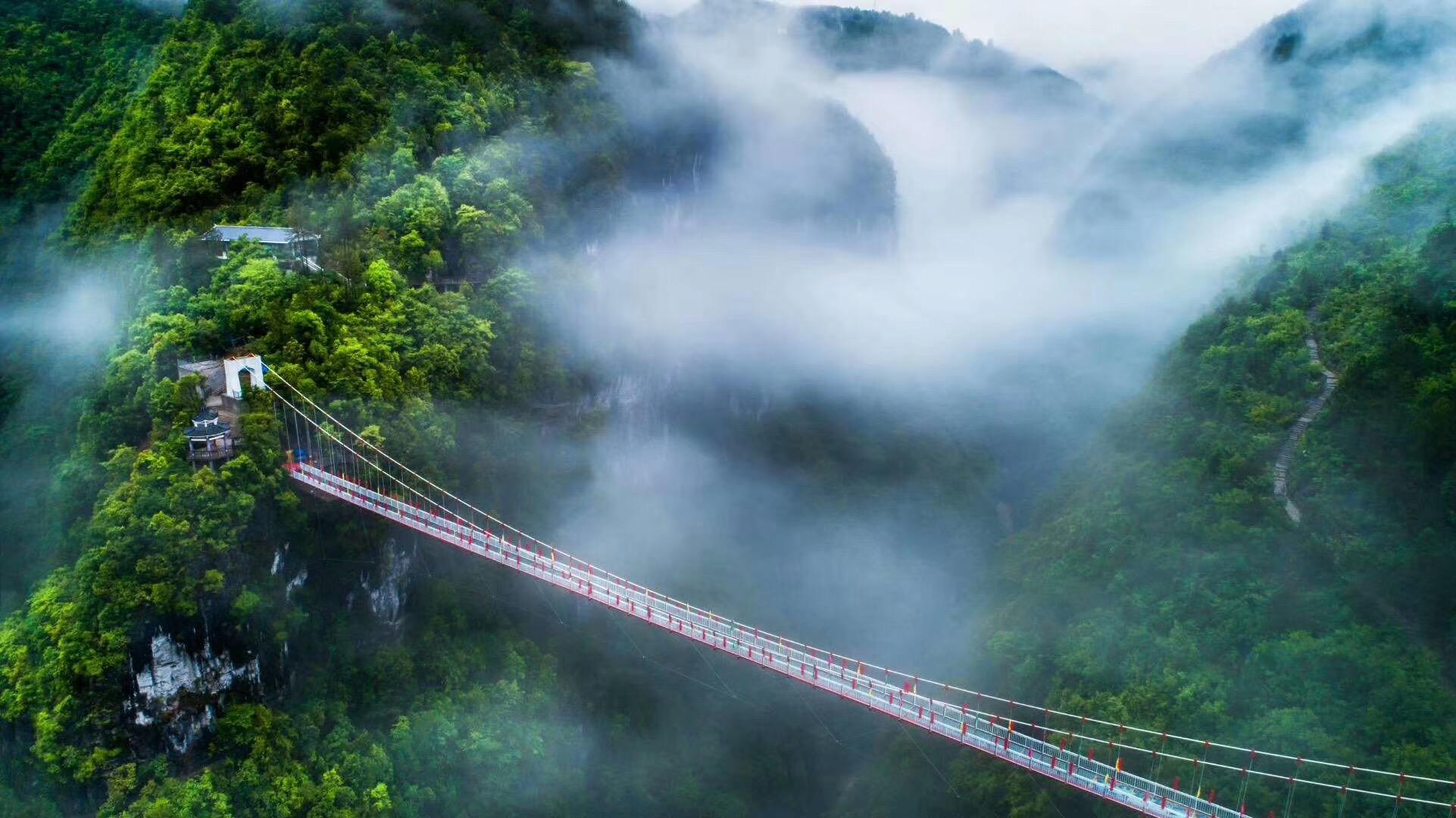 湖北恩施旅游石门河地心谷半日游网红玻璃桥绿色深呼吸市区免费接送真