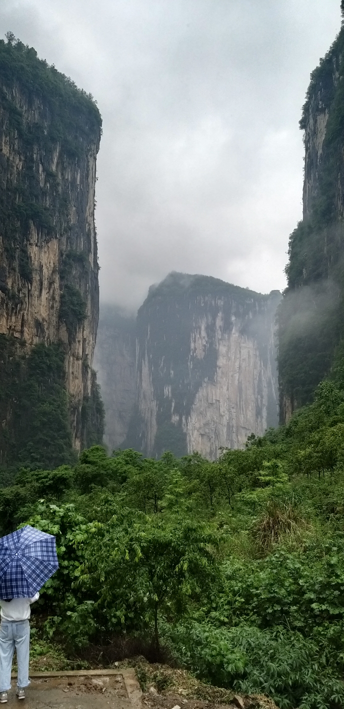 奉节旱夔门天坑地缝