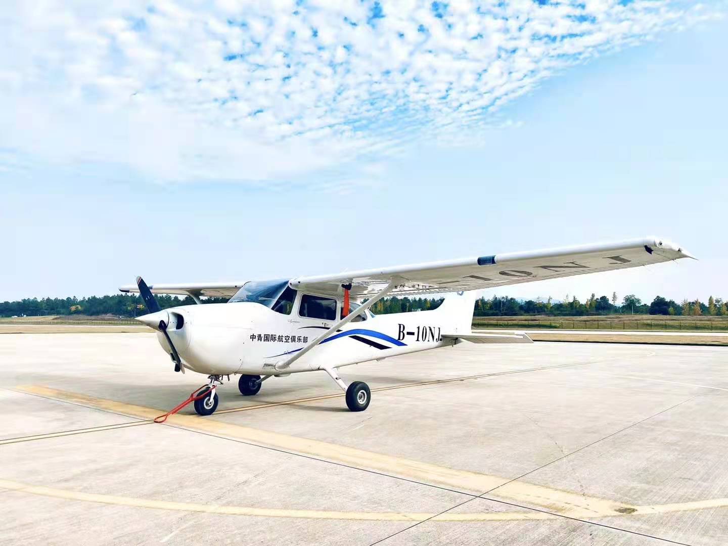 湖州安吉天子湖机场低空观光游览飞机自驾体验空中观看安吉美景中南
