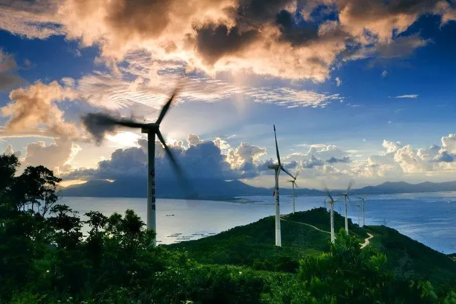 广州出发阳江海陵岛2日游马尾岛风车山闸坡渔港渔船出海和当地渔民一