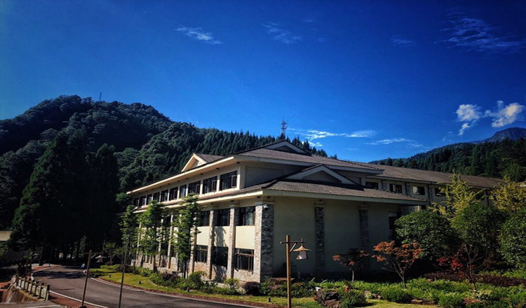 洪雅岷江东湖瓦屋山居度假酒店 豪华大床房/豪华标准房1间1晚