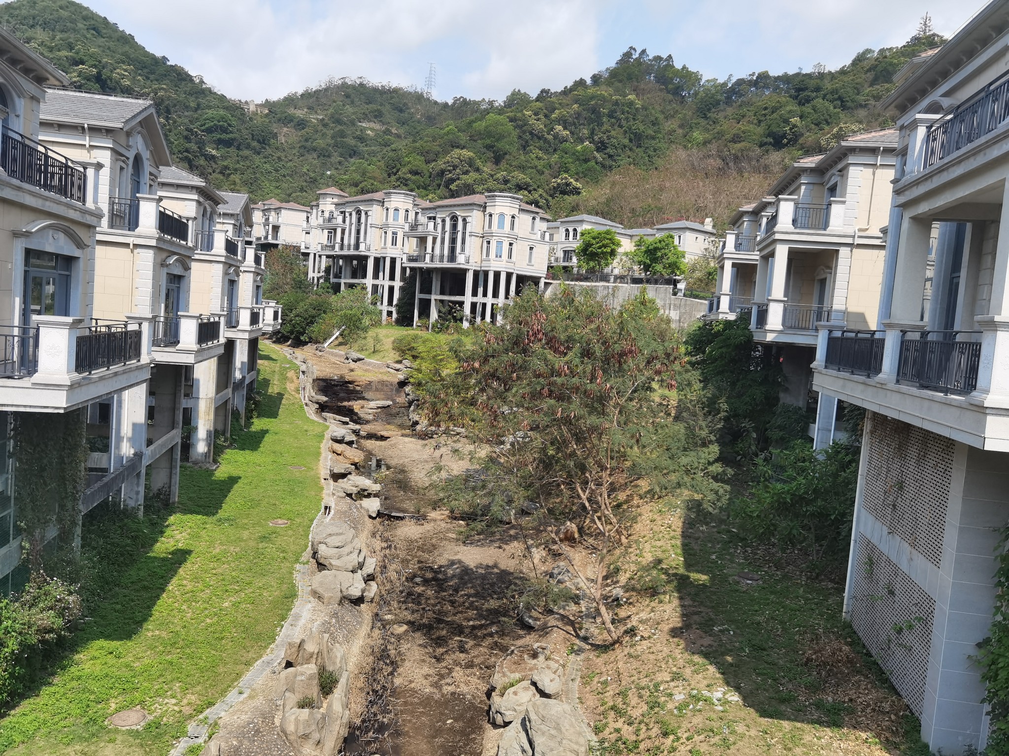 深圳布吉文谷山庄园空别墅房子五颜六色的好漂亮拍照好漂亮