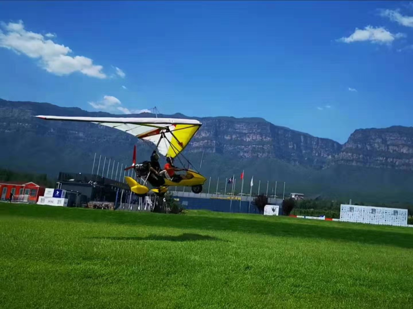 河南林州林虑山滑翔伞动力伞三角翼体验高空欣赏太行美景