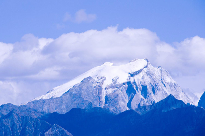 哈巴雪山什么时候去最好,自己一个人可以去吗