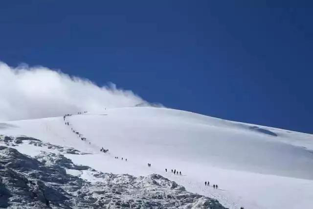 哈巴雪山什么时候去最好,自己一个人可以去吗