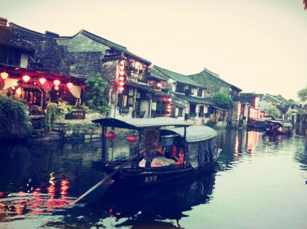 现在能去乌镇旅游吗 wKgB3FHAde2AZiEiAAN5UUqTxdc44.jpeg?imageView2%2F2%2Fw%2F600%2Fh%2F600%2Fq%2F90