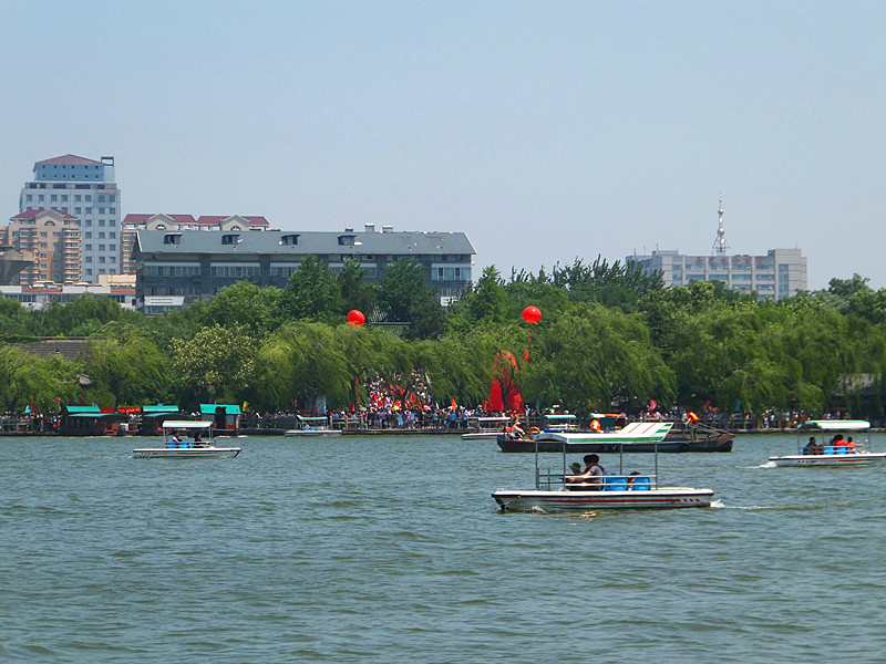 济南环护城河游船画舫