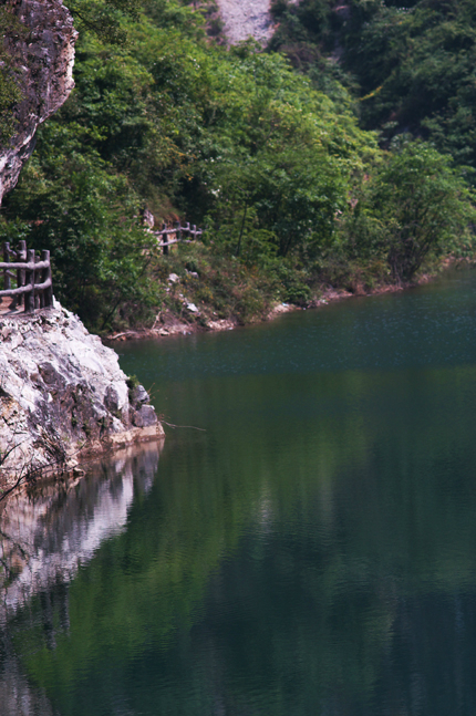 国内旅游目的地  九龙谭是个新开发的的旅游景点,处于郧县大柳镇,景区