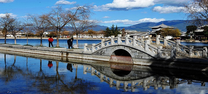 大理新华村旅游图片