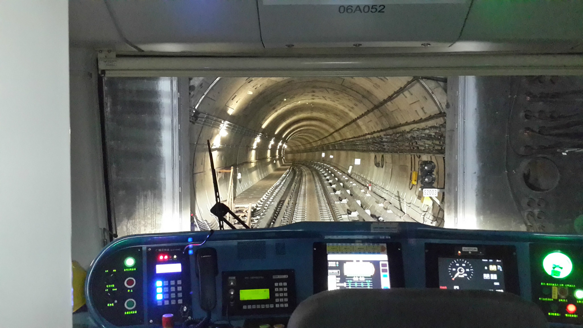 地铁隧道与车辆驾驶室