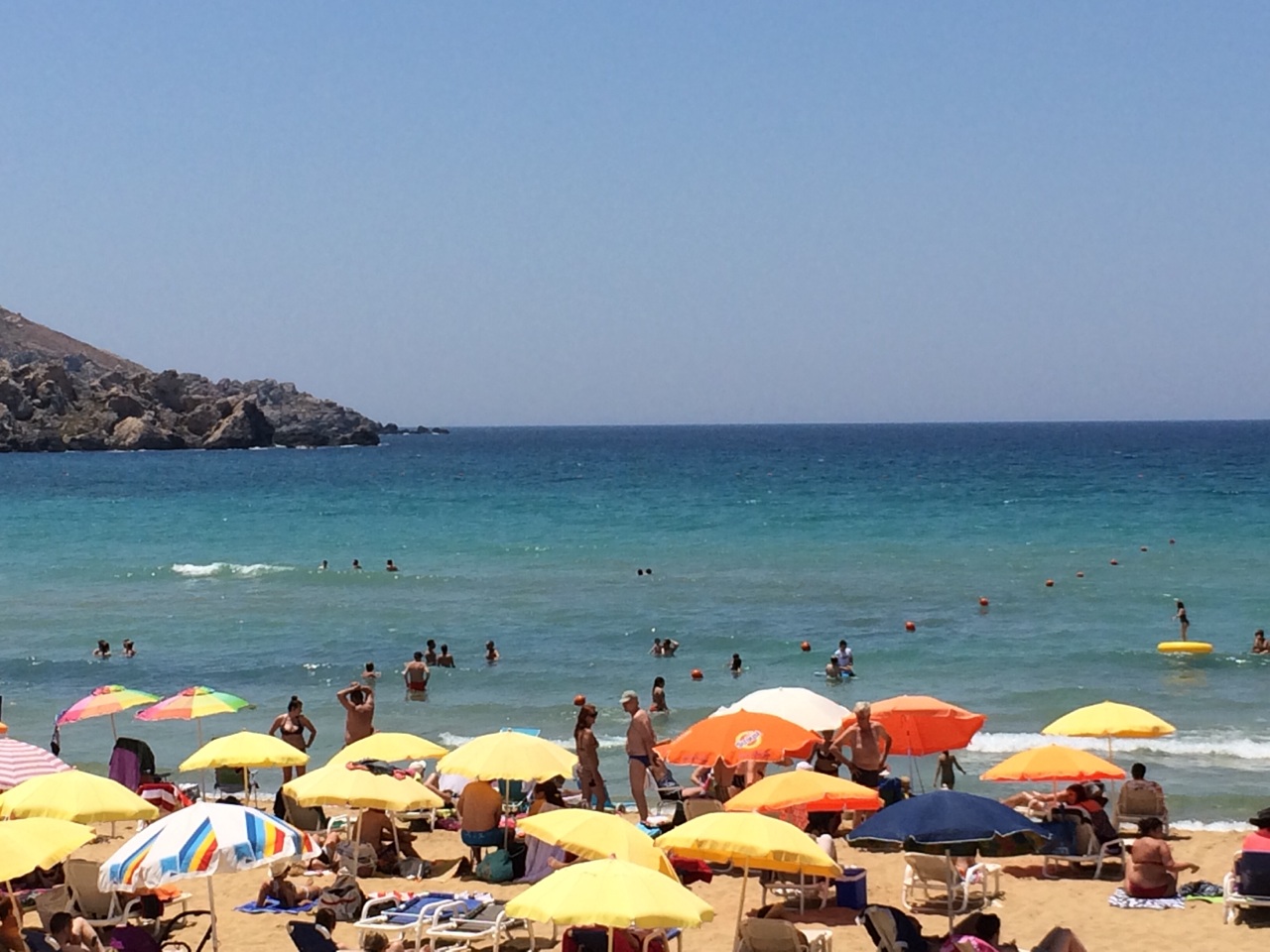 完全吻合我梦中的，街道尽头就是海，回头后那