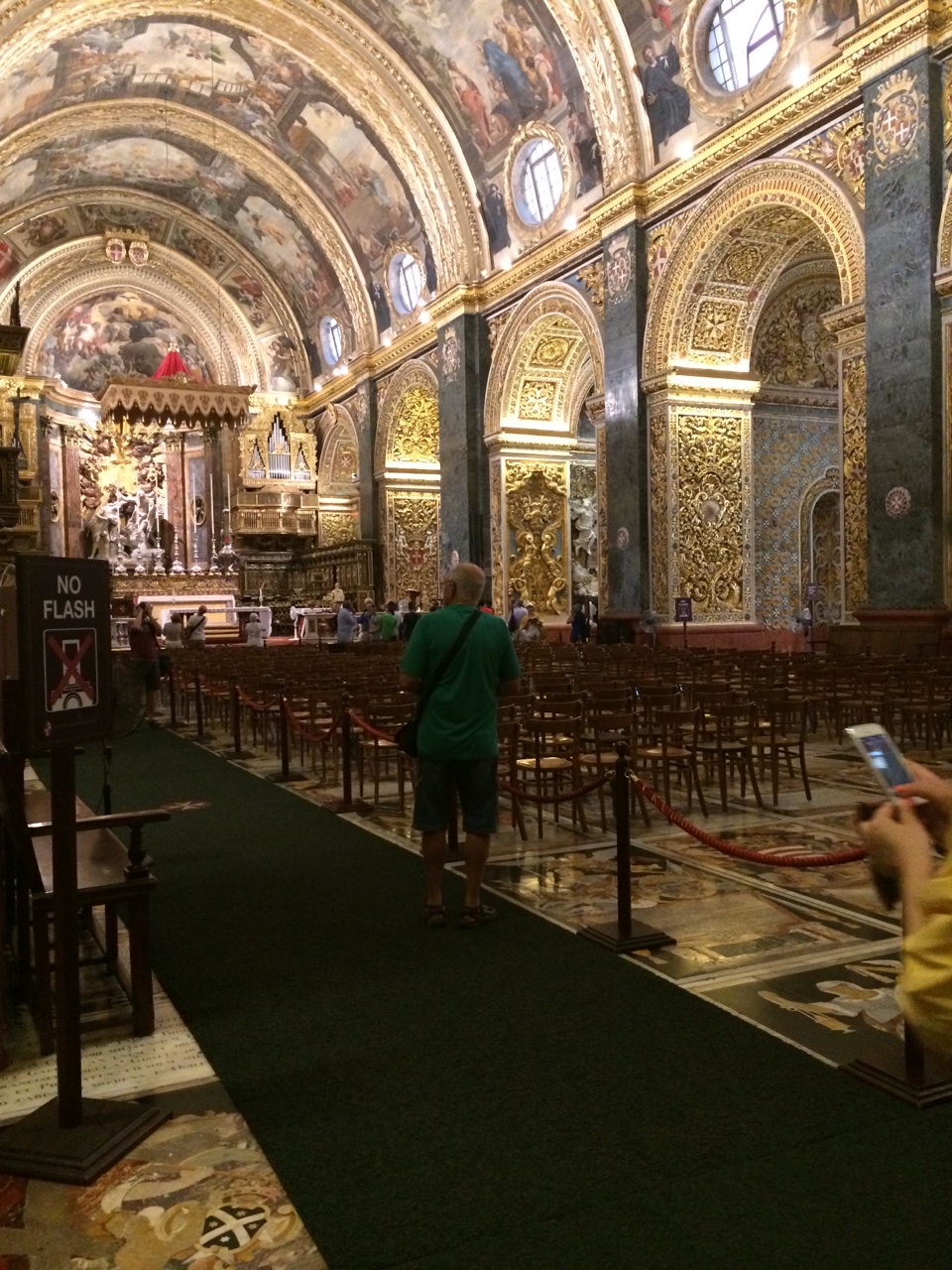 完全吻合我梦中的，街道尽头就是海，回头后那