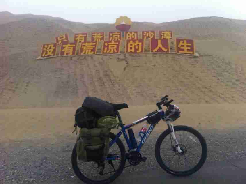 一个人坐车坐船坐凳子猜成语_一个人坐船的图片(3)