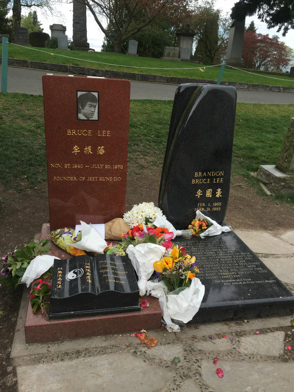 李小龙墓地         