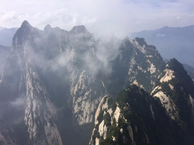 山上日出的过程 wKgBpVYkbkyAeo6OAAGJfGBIpfQ09.jpeg?imageView2%2F2%2Fw%2F680%2Fq%2F90%7CimageMogr2%2Fstrip%2Fquality%2F90