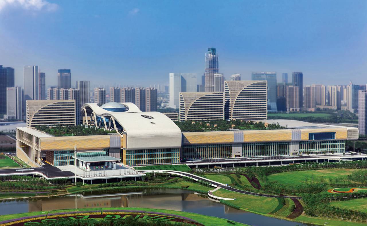 杭州国际博览中心(简称"杭州国博"),一座承载国际会展的重要场馆,她