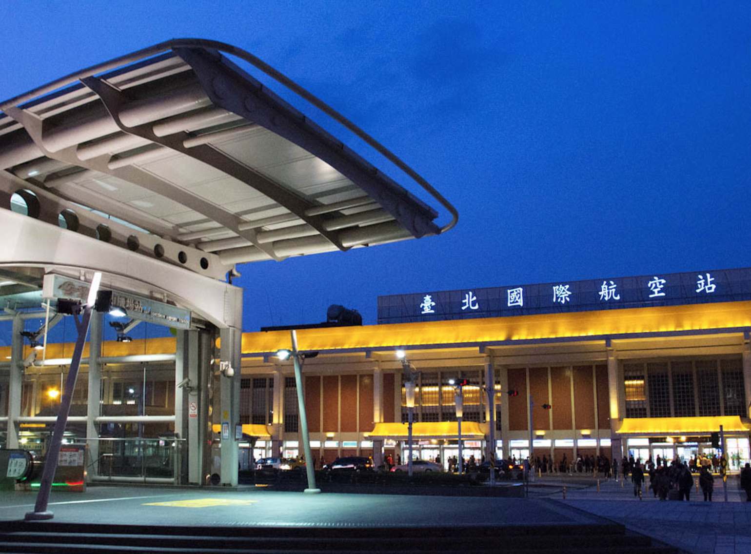 松山机场,桃园机场哪个到台北市区更方便?怎么