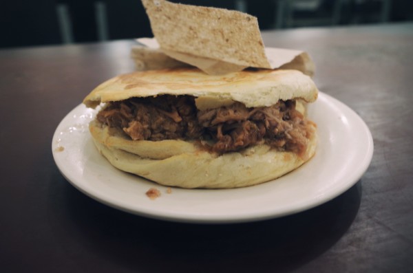 肉夹馍的肉怎么切 wKgBs1f3bHyATOcJAASSOziilN837.jpeg?imageView2%2F2%2Fw%2F600%2Fh%2F600%2Fq%2F90