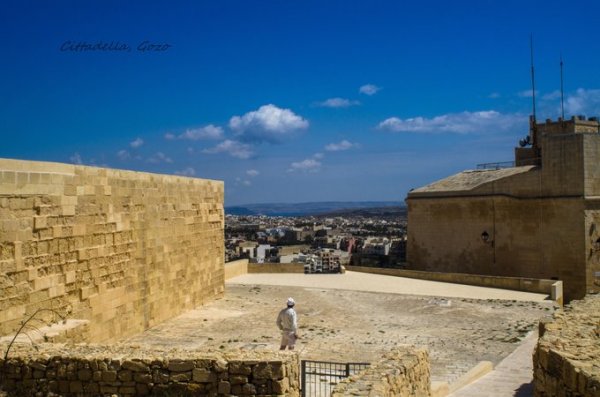 在天空之城,西西里和马耳他的七天,马耳他自助