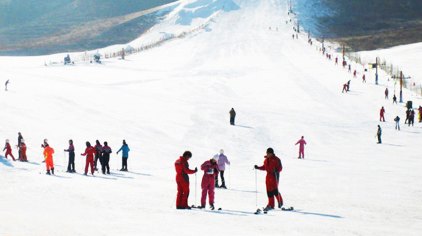 2018年12月8无极山滑雪场位于石家庄元氏县,是河北省青少年滑雪指定
