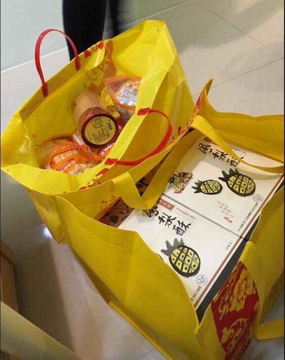 啰嗦的前情去台湾是一念之间,总觉得出去跟团玩了几次不够自由,要找一个没去过不在内地又可以没有语言障碍自由行的地方,加之孩子也大了怕以后学业一忙,个性一强不愿意和父母一起出去玩了,所以要抓紧时间作为全家一段美好的回忆留存的。那父女俩都是甩手掌柜,一个只要有好吃的就行,一个只要少走路就行,都是不愿意动脑筋烦事情的,虽然好吃懒做,但也决定了我的重要性和权威性,少不得就我一个人忙了,反正才刚开学时间很充裕。