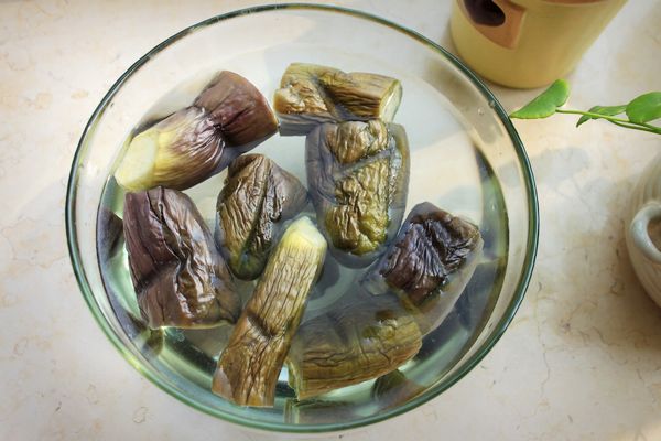 【夏日小凉菜】蒜蓉手撕茄子