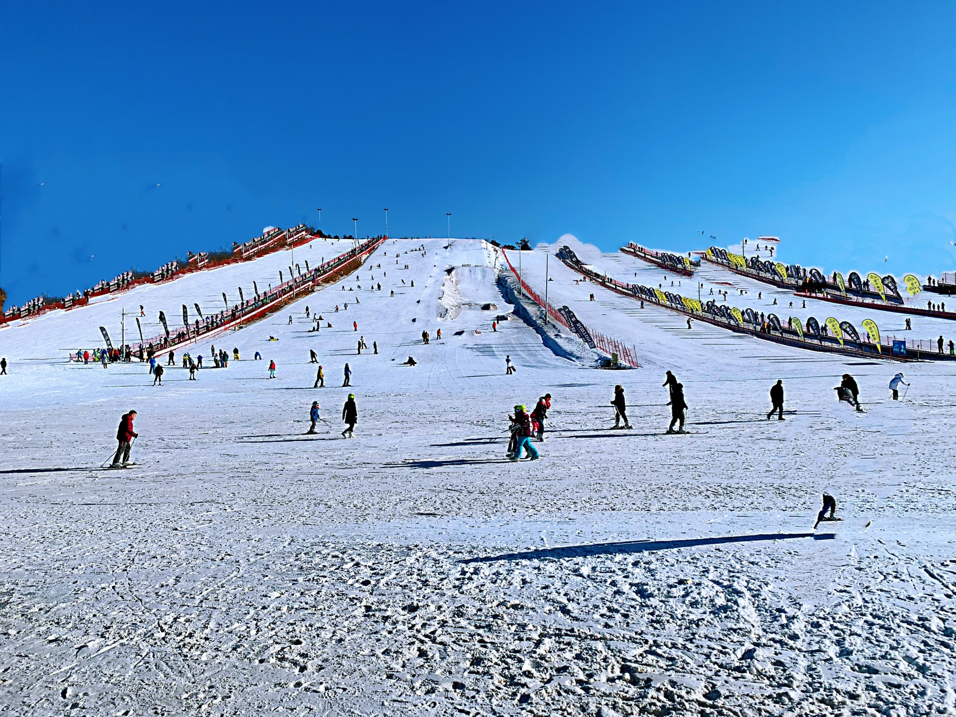 概况 蜂蜂点评 (27条) 我要点评 255张图片 ·沈阳怪坡滑雪场位于距