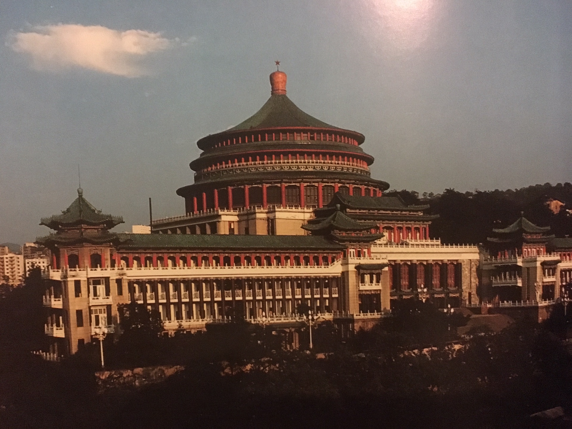 重庆人民大礼堂,五十年代的雄伟建筑,重庆六十年发展的见证,全国重点