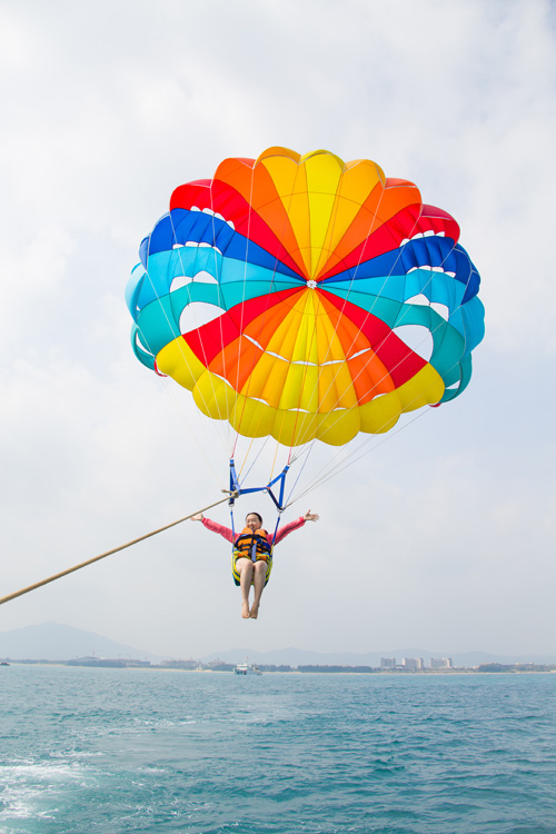 海上项目空中拖伞图片