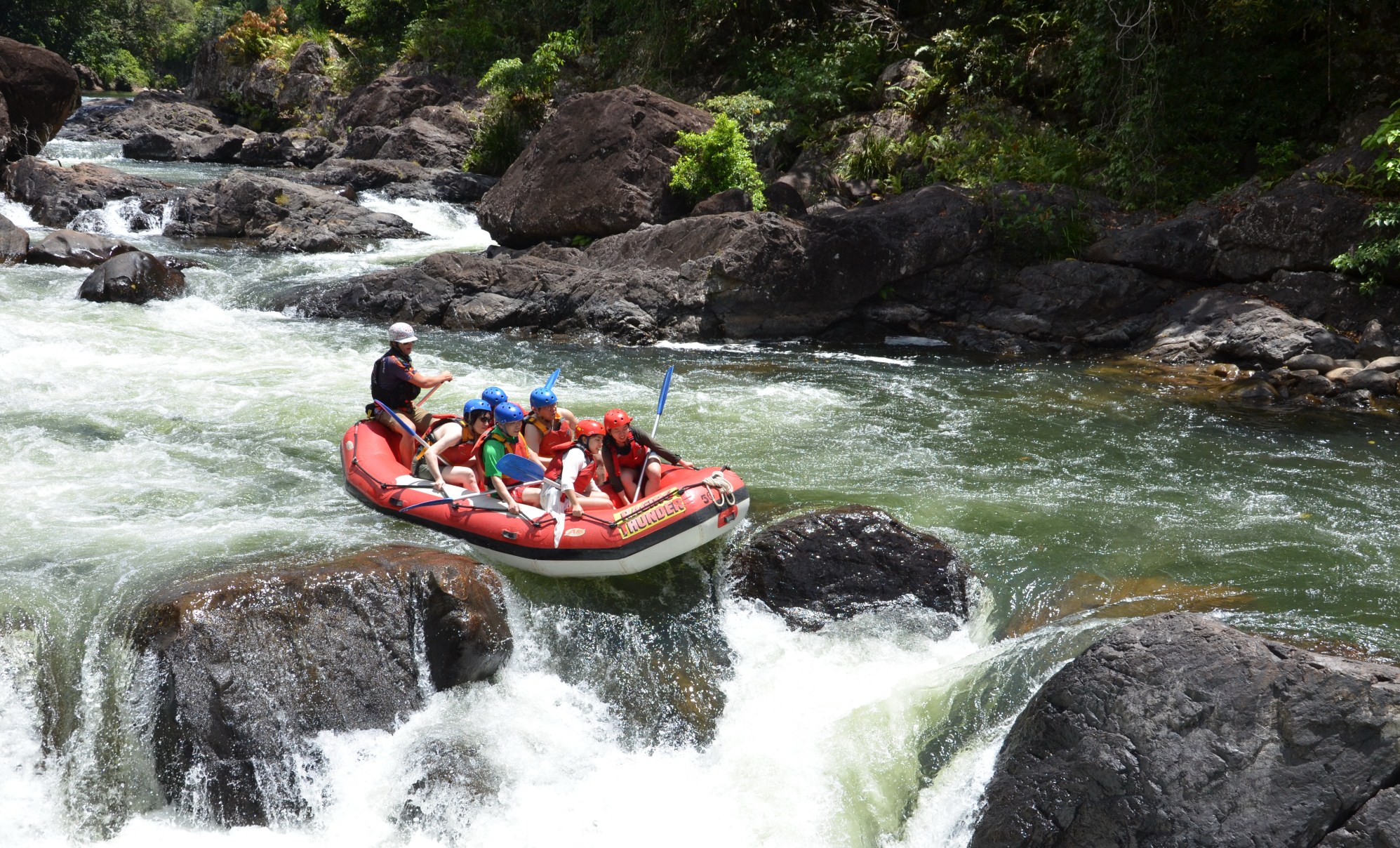 美娜多漂流一日游(酒店接送 白水河漂流 市区各式教堂 午餐)