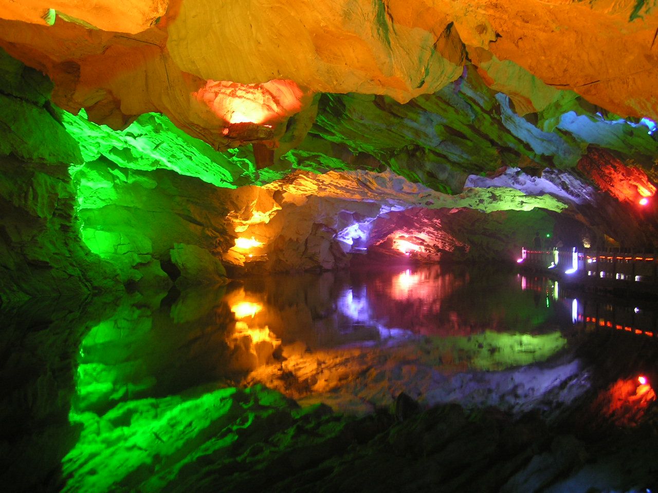 凤凰古城奇梁洞成人票自驾游客户赠送苗寨门票刷身份证闪电入园方便