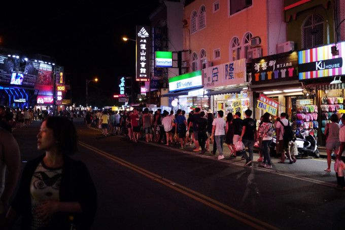 十三点半的街 wKgBZ1lqDhOAF-k5AAq15G8haz049.jpeg?imageView2%2F2%2Fw%2F680%2Fq%2F90%7CimageMogr2%2Fstrip%2Fquality%2F90