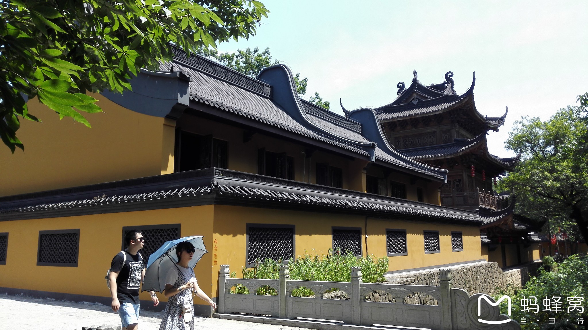 杭州梅灵北路的法镜寺的"三生石"